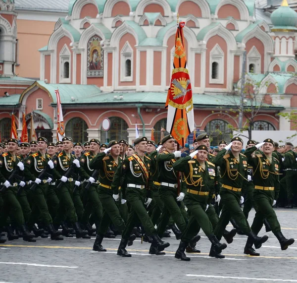 Cadets of the Military University of the Ministry of Defense of Russia during the dress rehearsal of the parade on Red Square. — Stock Photo, Image