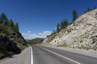  Chike-Taman.Chuysky yolu geçmektedir. Dağ altay