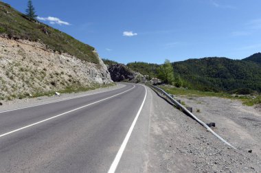  Chike-Taman.Chuysky yolu geçmektedir. Dağ altay