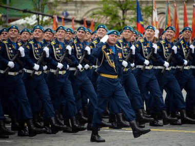  Kızıl Meydan üzerinde geçit onuruna Zafer Bayramı kostümlü prova sırasında Hava Harp Okulu öğrencileri.