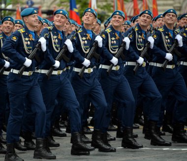  Kızıl Meydan üzerinde geçit onuruna Zafer Bayramı kostümlü prova sırasında Hava Harp Okulu öğrencileri.