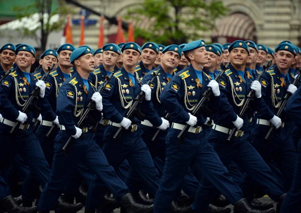  Kızıl Meydan üzerinde geçit onuruna Zafer Bayramı kostümlü prova sırasında Hava Harp Okulu öğrencileri.