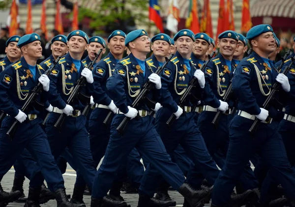  Kızıl Meydan üzerinde geçit onuruna Zafer Bayramı kostümlü prova sırasında Hava Harp Okulu öğrencileri.