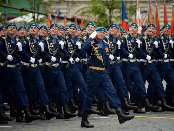  Kızıl Meydan üzerinde geçit onuruna Zafer Bayramı kostümlü prova sırasında Hava Harp Okulu öğrencileri.