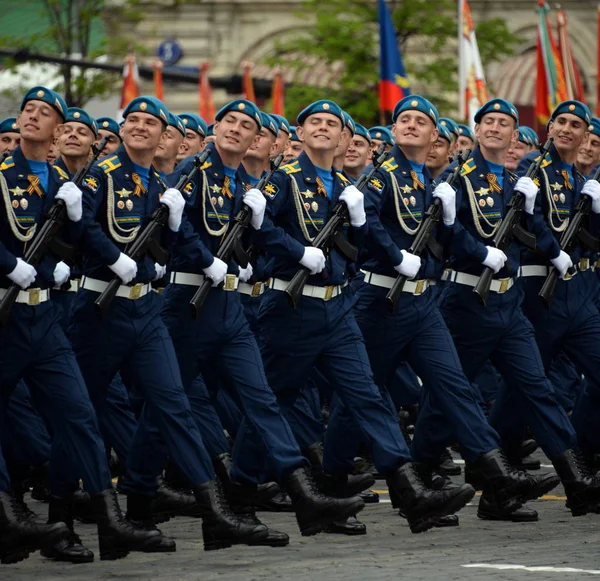  Kızıl Meydan üzerinde geçit onuruna Zafer Bayramı kostümlü prova sırasında Hava Harp Okulu öğrencileri.