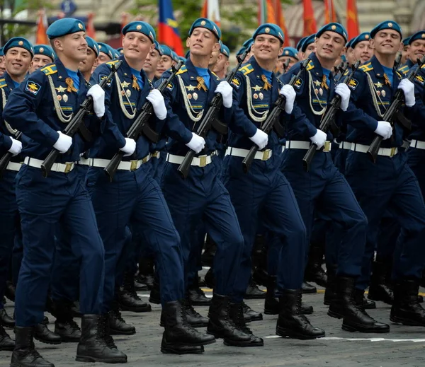  Kızıl Meydan üzerinde geçit onuruna Zafer Bayramı kostümlü prova sırasında Hava Harp Okulu öğrencileri.