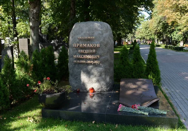  Sovyet ve Rus siyasi ve kamu figürü Yevgeni Primakov Novodevichye mezarlığında mezar