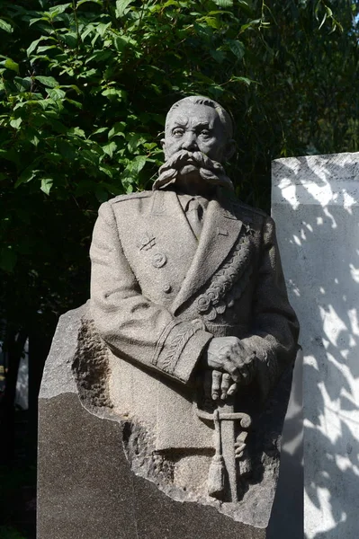  Generaloberst ceset Gorodovikov Moskova'da Novodevichy mezarlığında Anıtı