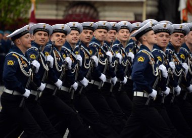  Kızıl Meydan üzerinde geçit kostümlü prova sırasında Fedor Ushakov sonra öğrenciler Baltık deniz Enstitüsü adlı.