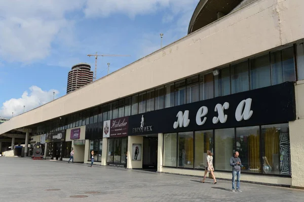 Shopping center on the Olympic Avenue in Moscow. — Stock Photo, Image