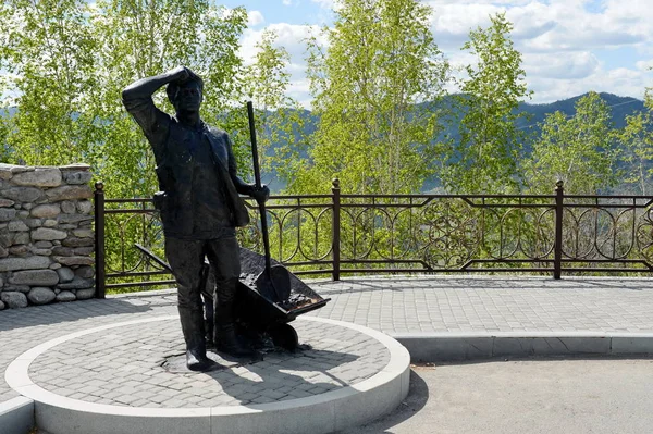  Anıt Chike Taman geçişte Chuysky sistem oluşturucularının. Dağ altay.