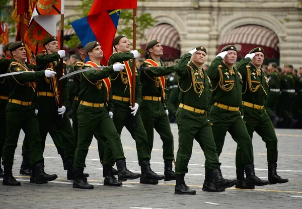 俄罗斯莫斯科 2018年5月6日 战略导弹部队军事学院军校学员彼得大帝在红广场的胜利日游行彩排 — 图库照片