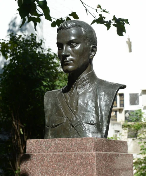 Monumento de lápide ao Herói da União Soviética Timur Frunze no cemitério Novodevichy em Moscou . — Fotografia de Stock