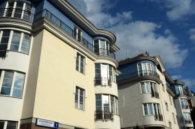  Moskova Andreevskaya dolgu üzerinde düşük katlı binalar.