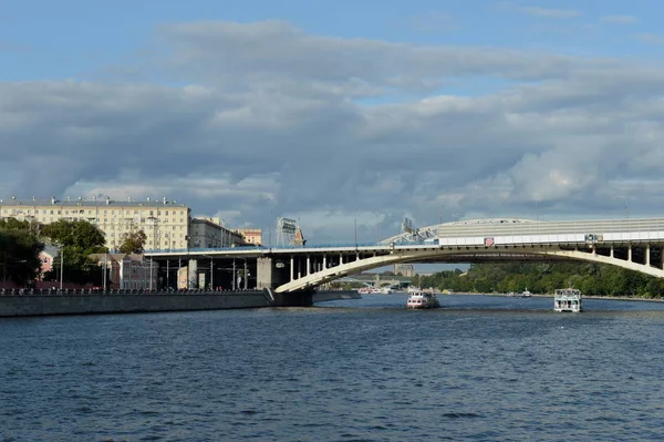 Moscú Rusia Septiembre 2017 Puente Novoandreevsky Sobre Río Moscú —  Fotos de Stock