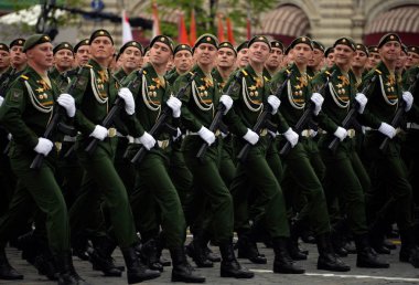  Kızıl Meydan üzerinde geçit onuruna Zafer Bayramı kostümlü prova sırasında 38 ayrı demiryolu tugay'nın askerlik.