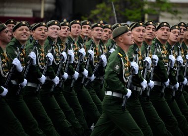  Kızıl Meydan üzerinde geçit onuruna Zafer Bayramı kostümlü prova sırasında 38 ayrı demiryolu tugay'nın askerlik.