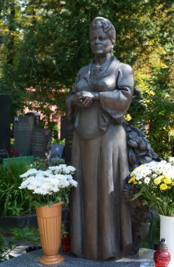  Halk sanatçısı SSCB Lyudmila Zykina Moskova'da Novodevichy mezarlığında mezar.
