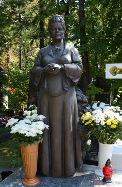  Halk sanatçısı SSCB Lyudmila Zykina Moskova'da Novodevichy mezarlığında mezar.
