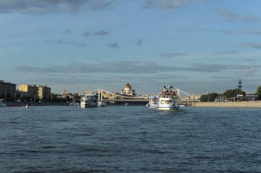  Moskova Nehri gemilerde zevk.