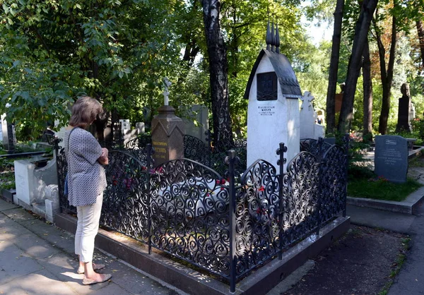 A sepultura do escritor Anton Chekhov no cemitério Novodevichy em Moscou . — Fotografia de Stock