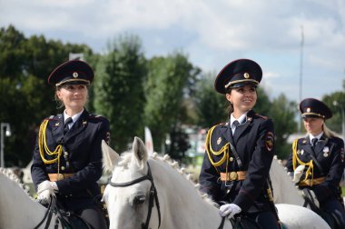  Kızlar - Moskova sokaklarında kamu düzeninin korunması polis eskizlerden ele.