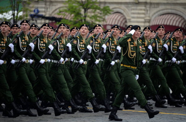  Servicemen of the 4th Guards Tank Division of Kantemirov during the dress rehearsal of the parade on Red Square.