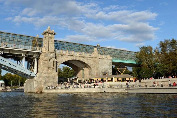 Moscú Rusia Septiembre 2017 Pushkin Andrew Puente Peatonal Sobre Río — Foto de Stock