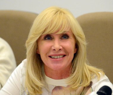  İyi bilinen Rus Tv sunucusu, devlet ve kamu figürü. Rusya Federasyonu Oksana Pushkina Devlet Duma milletvekili.