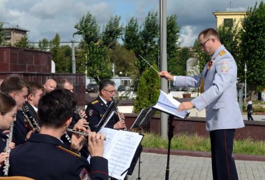  Prospekt Mira Moskova'da Polis bando gerçekleştirir.