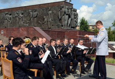  Prospekt Mira Moskova'da Polis bando gerçekleştirir.