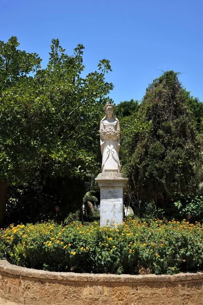 Sculpture dans le parc de l'ancienne fierté marine de Cadix — Photo