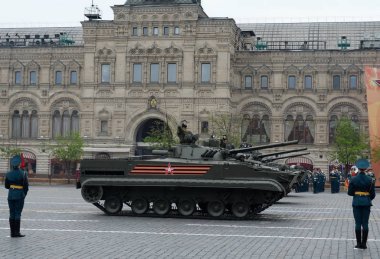 Araç mücadele piyade Bmp-3'te askeri geçit töreni kostümlü prova zafer günü için özel..