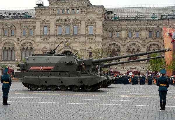 Desfile de ensayo en honor al Día de la Victoria en Moscú. Brigada rusa de obuses autopropulsados de 152 mm "Coalition-SV " —  Fotos de Stock