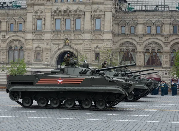 Infantry fighting vehicle BMP-3 at the dress rehearsal of the military parade dedicated to the Victory Day. — Stock Photo, Image