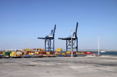 Cadiz, İspanya - 5 Temmuz, 2011:Container bahçeye seaport Cadiz.