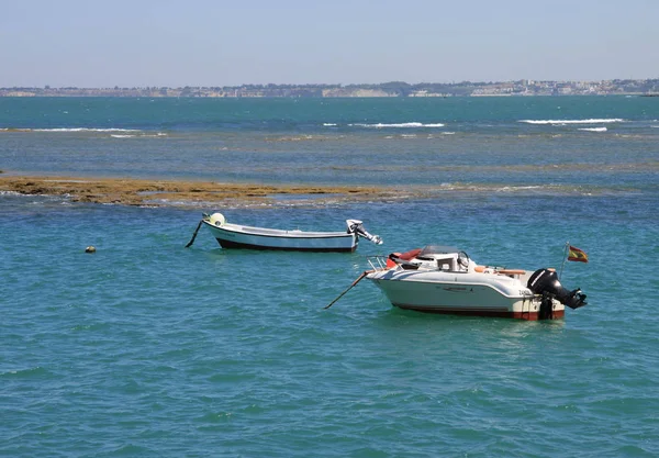 Cádiz Španělsko Července 2011 Lodě Pobřeží Blízkosti Pláže Catalina Cadiz — Stock fotografie