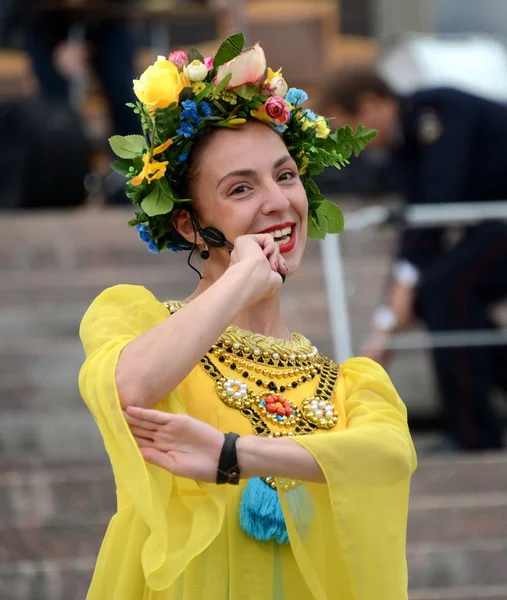 O conjunto de folclore de Moscou "Gornitsa" realiza-se no Prospekt Mira . — Fotografia de Stock