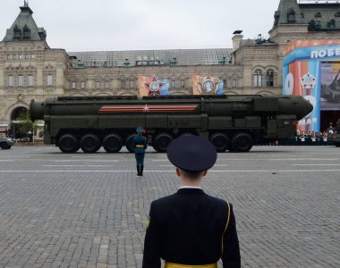  Stratejik füze kompleksi 