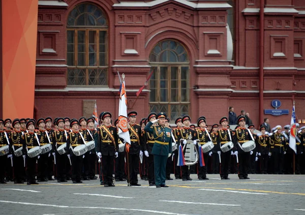 Drummers of the Moscow military musical school during the dress rehearsal of the parade on Red Square in honor of the Victory Day. — Stock Photo, Image