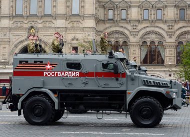  Özel amaçlı araç Kamaz-43501 Ulusal Muhafız birlikleri zafer geçidi prova sırasında temelinde 