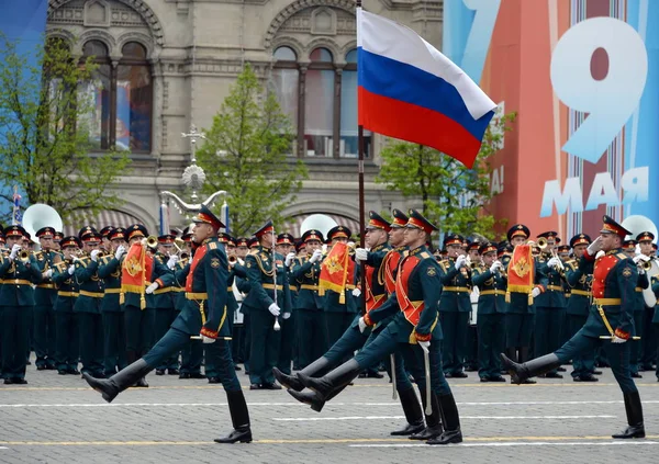 De bekende groep van de erewacht tijdens de repetitie van de militaire parade van de overwinning. — Stockfoto