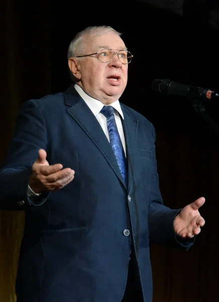 Famoso actor soviético y ruso de teatro y cine Andrei Martínov en una reunión con el público . — Foto de Stock