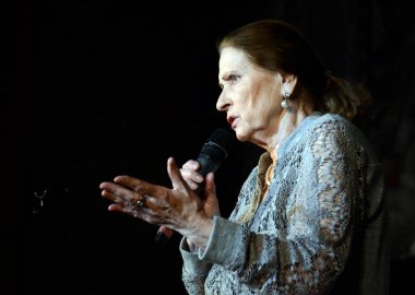  Ünlü Sovyet ve Rus sinema oyuncusu Lyudmila Zaitseva moviegoers ile bir toplantıda.