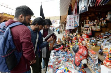  Turistler Hatıra Eşyası piyasada Izmailovo Kremlin seçin..