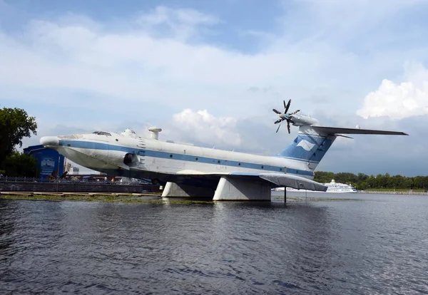 공 수 ekranoplan 프로젝트 모스크바에서 힘 키 저수지에서 904 "독수리" — 스톡 사진