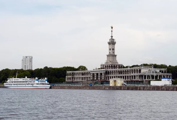 Moskva Rusko Červenec 2016 Pohled Budovu Nádraží Severní Řeka Nádrže — Stock fotografie