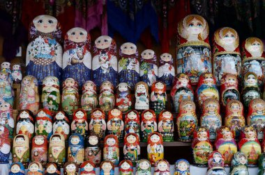  Izmailovo Kremlin Moskova'da Rus Hatıra Eşyası-matryoshkami ticaret