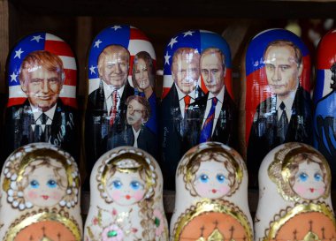  Rusya Devlet Başkanı Vladimir Putin ve bizi Başkan Donald Trump Moskova'da Hatıra sayaçta gösteren iç içe geçmiş bebek