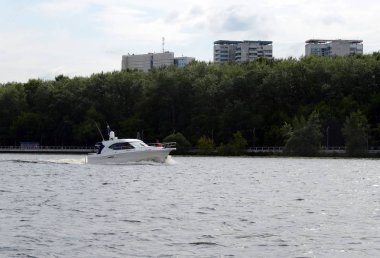  Moskova'da Khimki rezervuar, motor yat.